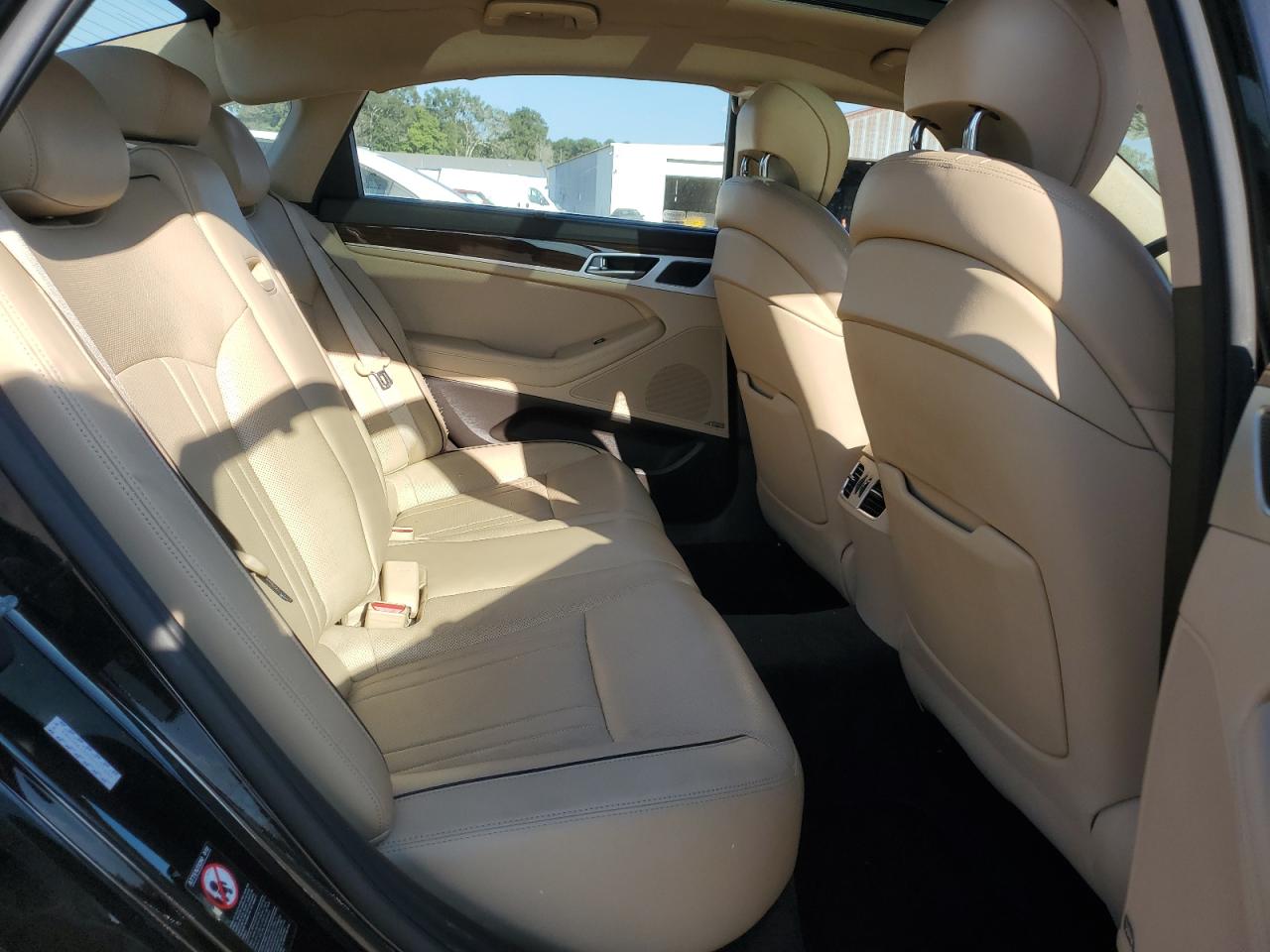 2016 Hyundai Genesis 3.8L VIN: KMHGN4JE2GU121001 Lot: 81307035