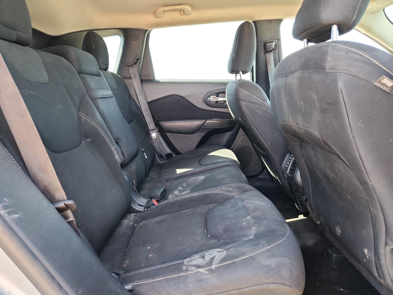 2015 Jeep Cherokee Latitude VIN: 1C4PJLCBXFW553626 Lot: 80672385