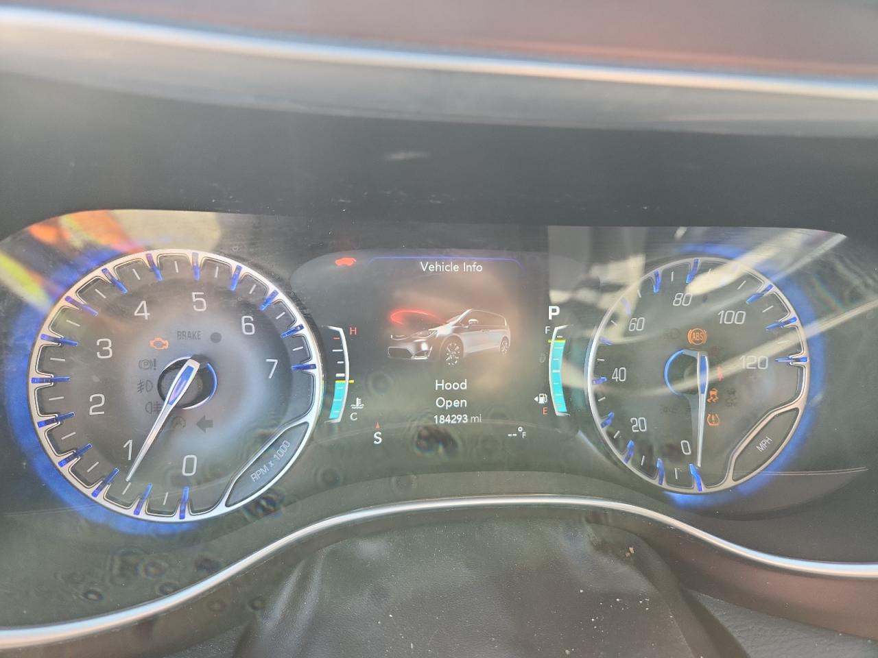 2017 Chrysler Pacifica Limited VIN: 2C4RC1GG3HR665600 Lot: 84564125