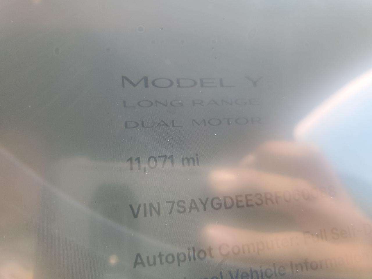 2024 Tesla Model Y VIN: 7SAYGDEE3RF060088 Lot: 71567355