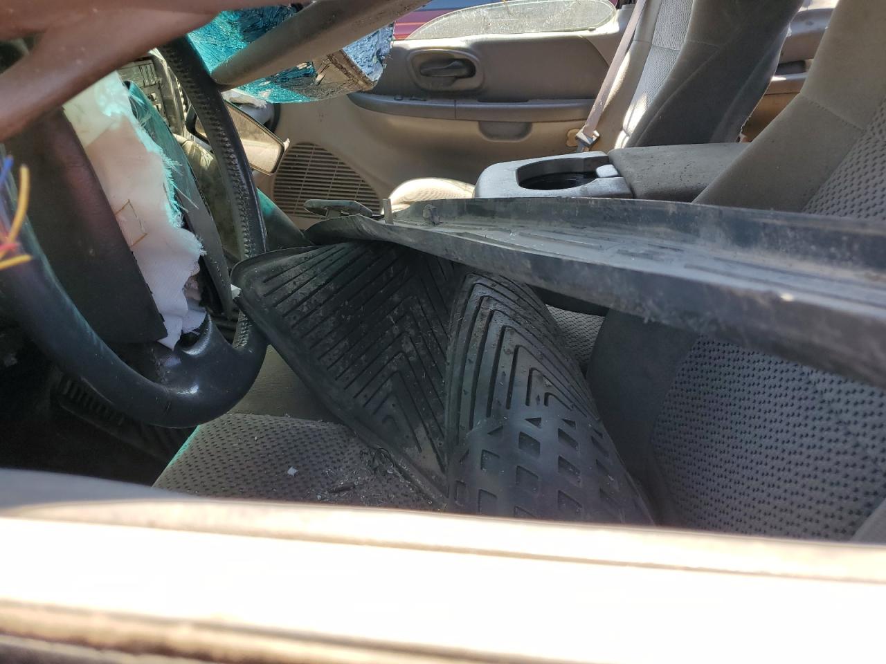 2001 Ford F150 VIN: 2FTRX18LX1CA82708 Lot: 84410145