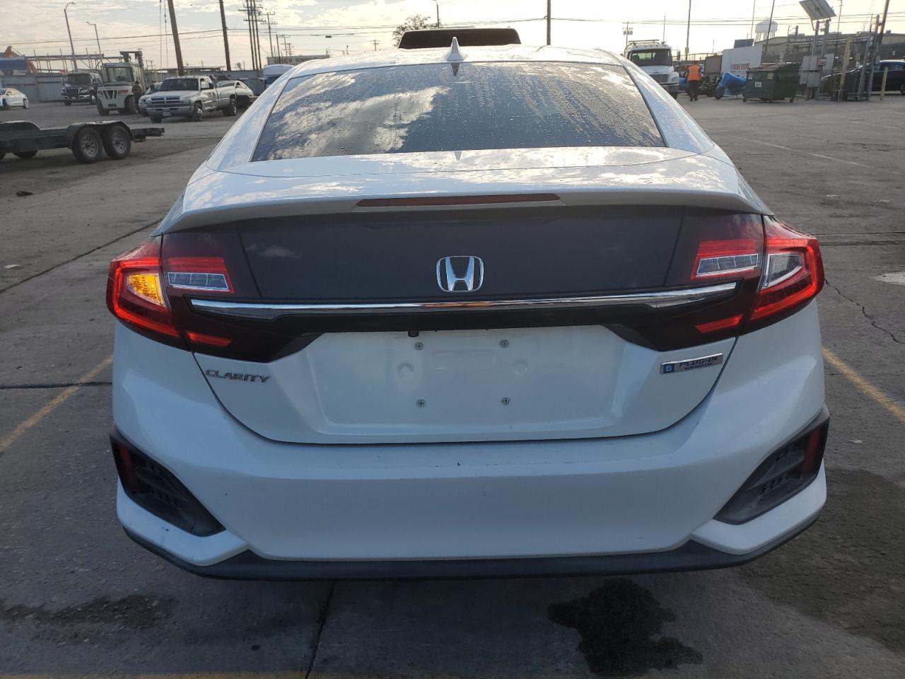 2018 Honda Clarity VIN: JHMZC5F15JC008802 Lot: 83840825