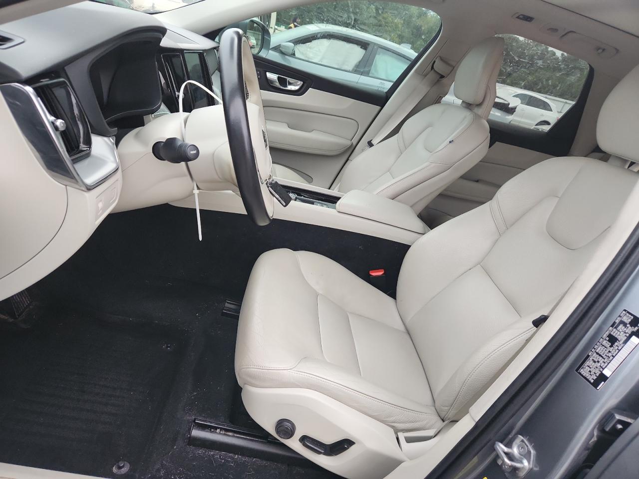 2018 Volvo Xc60 T5 VIN: LYV102RK3JB074067 Lot: 84595885