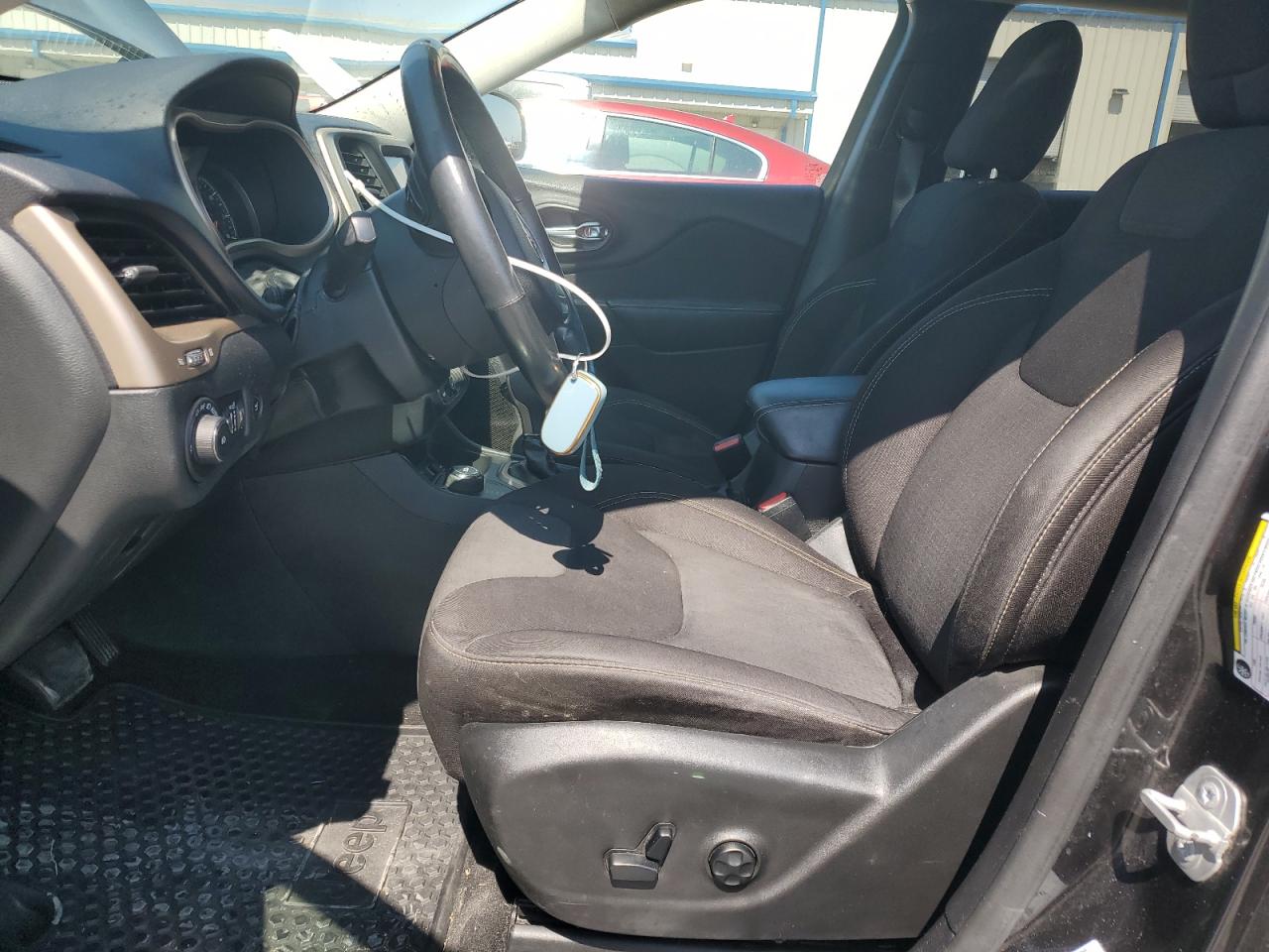 2015 Jeep Cherokee Latitude VIN: 1C4PJMCSXFW755890 Lot: 81409075