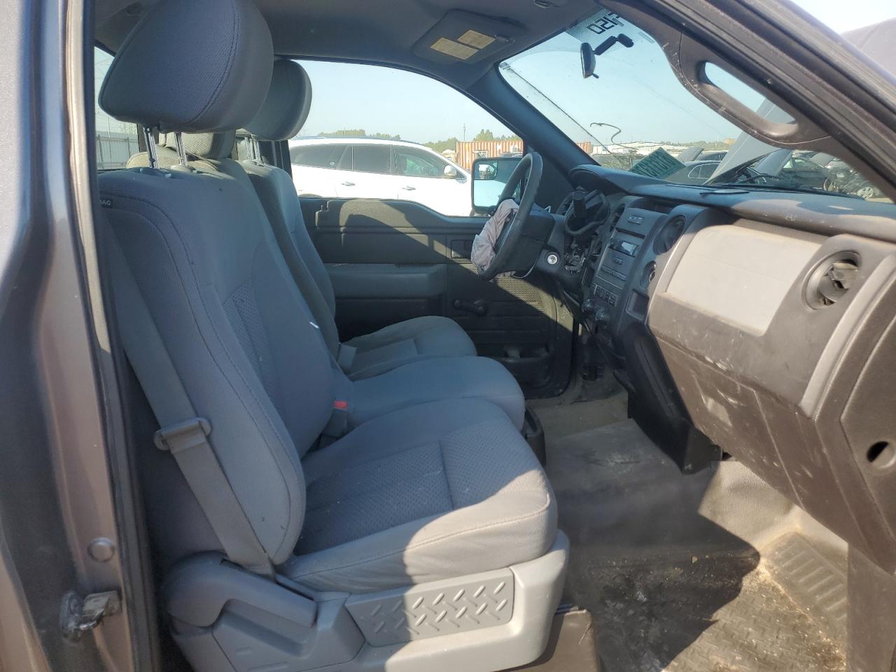 2012 Ford F150 VIN: 1FTMF1CM8CKD87569 Lot: 81311375