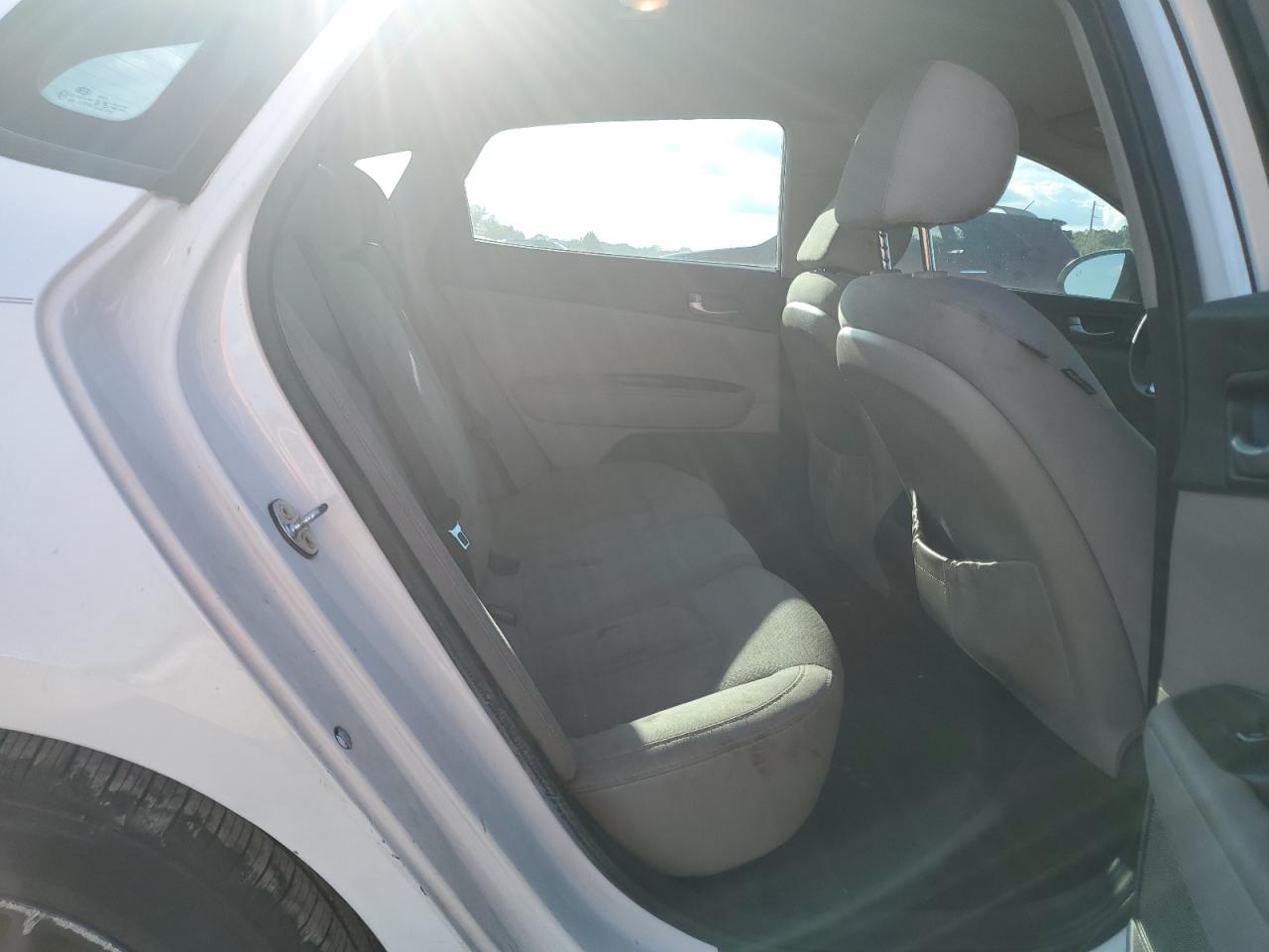 2017 Kia Optima Lx VIN: 5XXGT4L31HG175547 Lot: 84001565