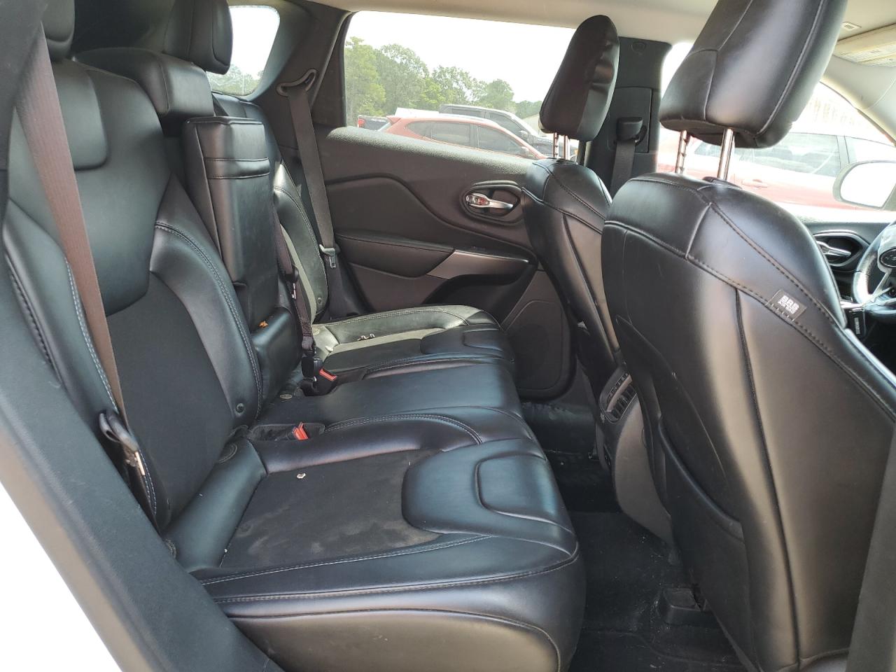 2019 Jeep Cherokee Latitude Plus VIN: 1C4PJLLB6KD333227 Lot: 71832115