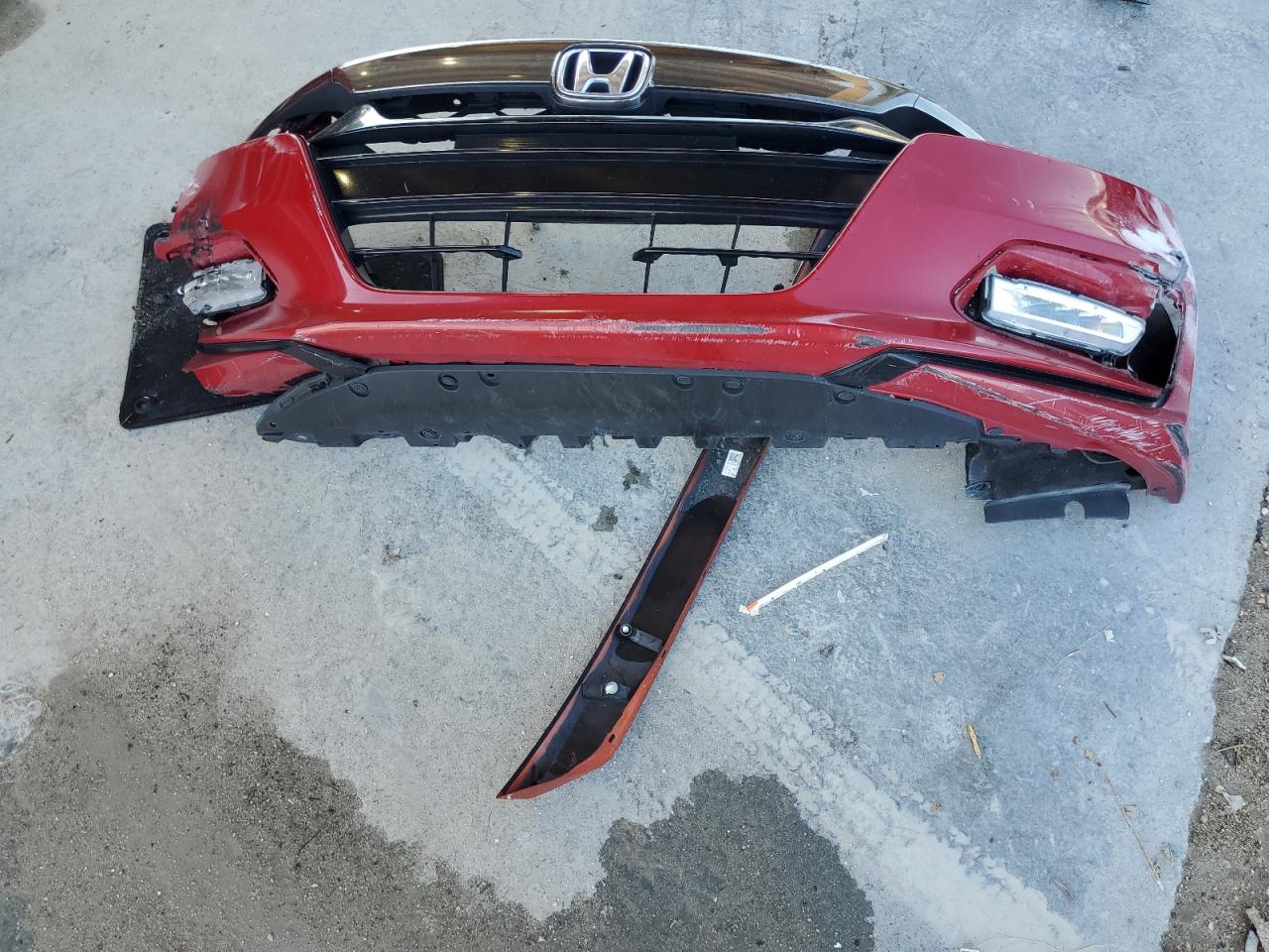 2018 Honda Accord Sport VIN: 1HGCV2F31JA043822 Lot: 81233325