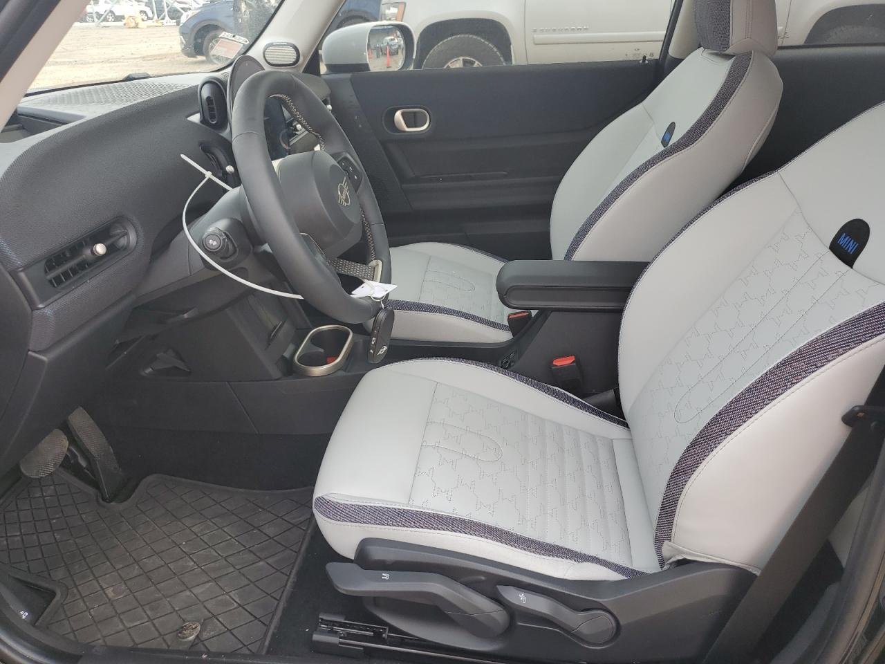 2025 Mini Cooper S VIN: WMW23GD07S2W28841 Lot: 81201575