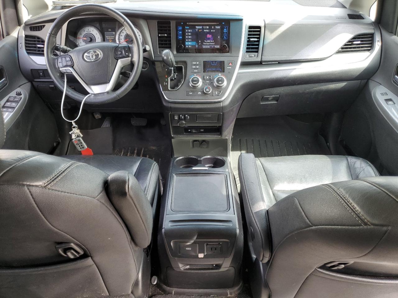 2017 Toyota Sienna Se VIN: 5TDXZ3DC0HS801742 Lot: 84803665