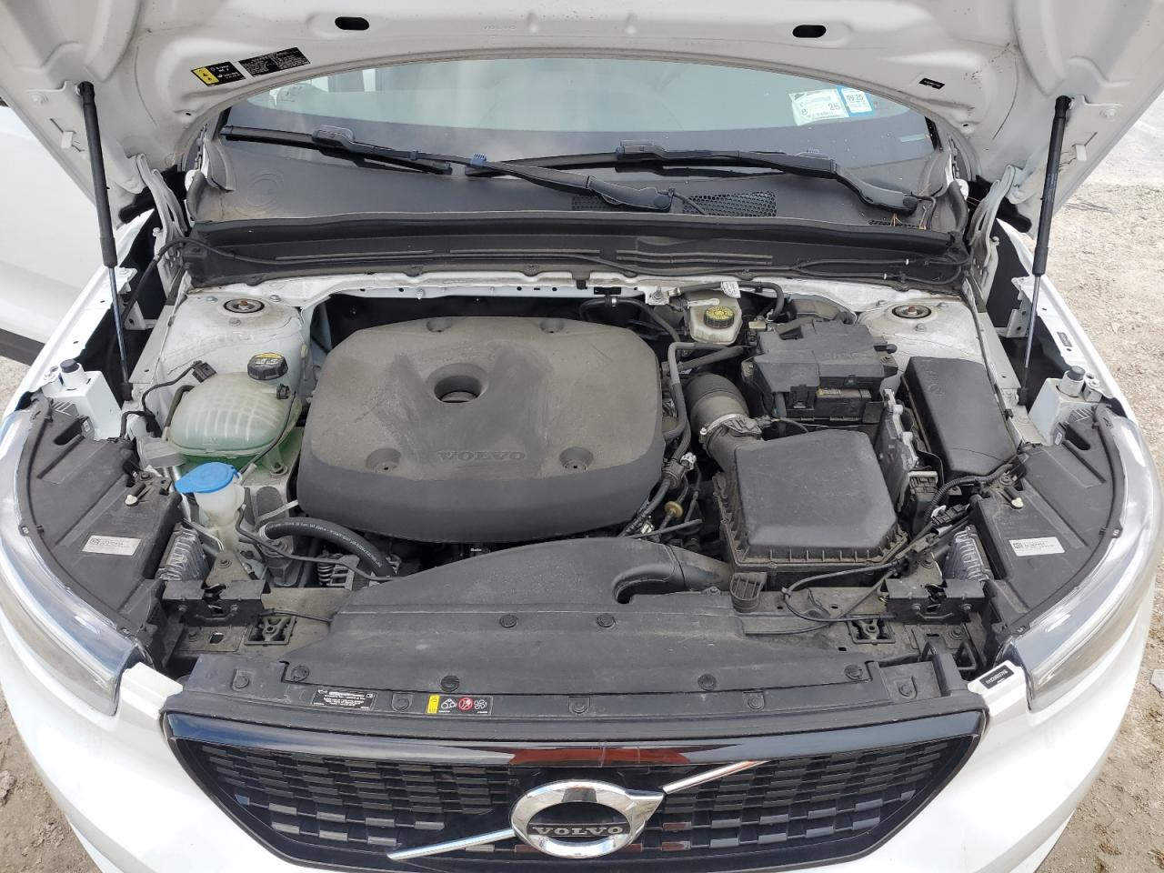 2022 Volvo Xc40 T5 R-Design VIN: YV4162UM6N2731486 Lot: 84539355