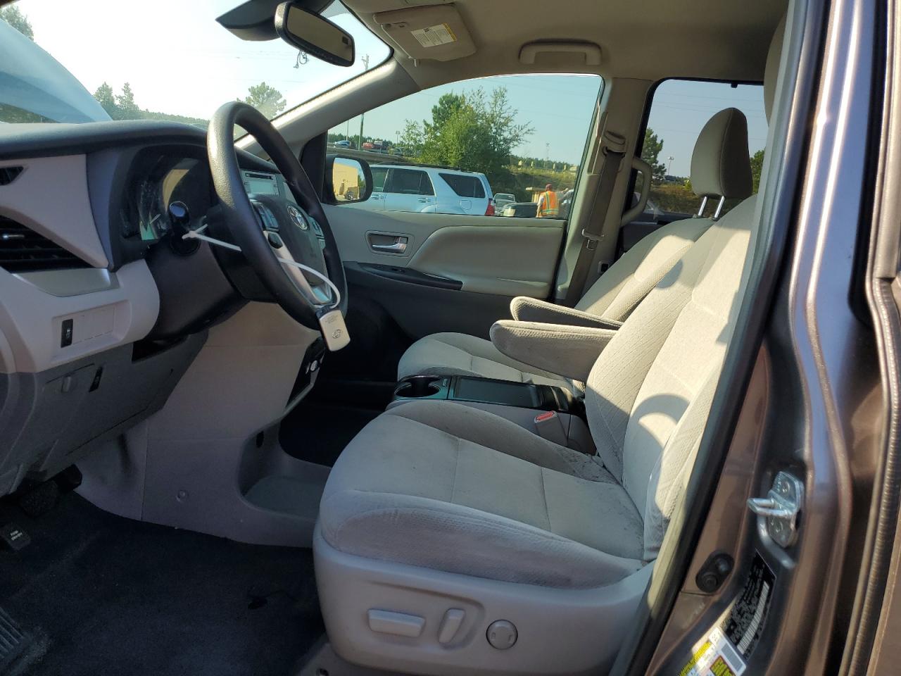 2019 Toyota Sienna Le VIN: 5TDKZ3DC2KS981646 Lot: 68524705