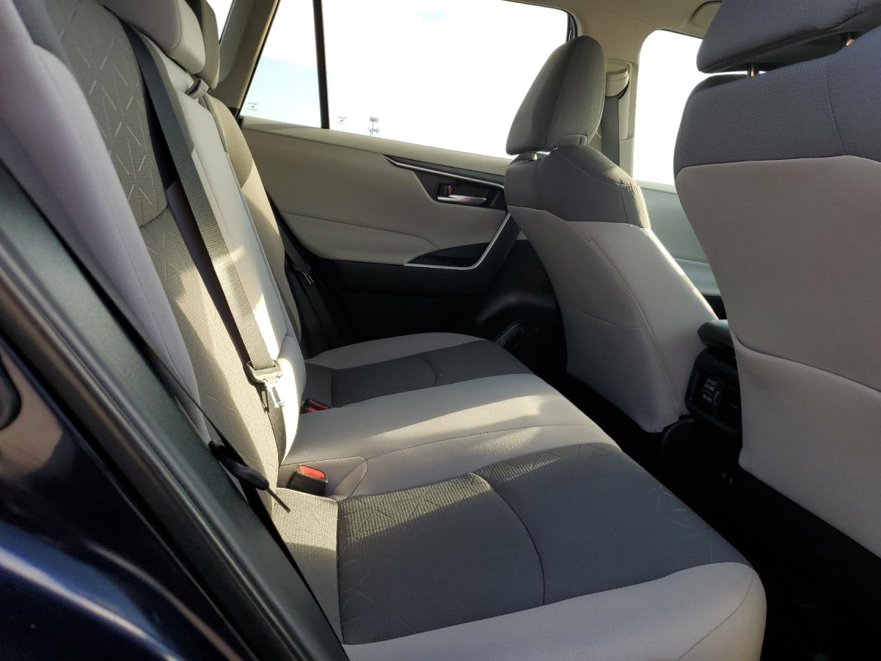 2020 Toyota Rav4 Xle VIN: 2T3W1RFV3LW101984 Lot: 83825755