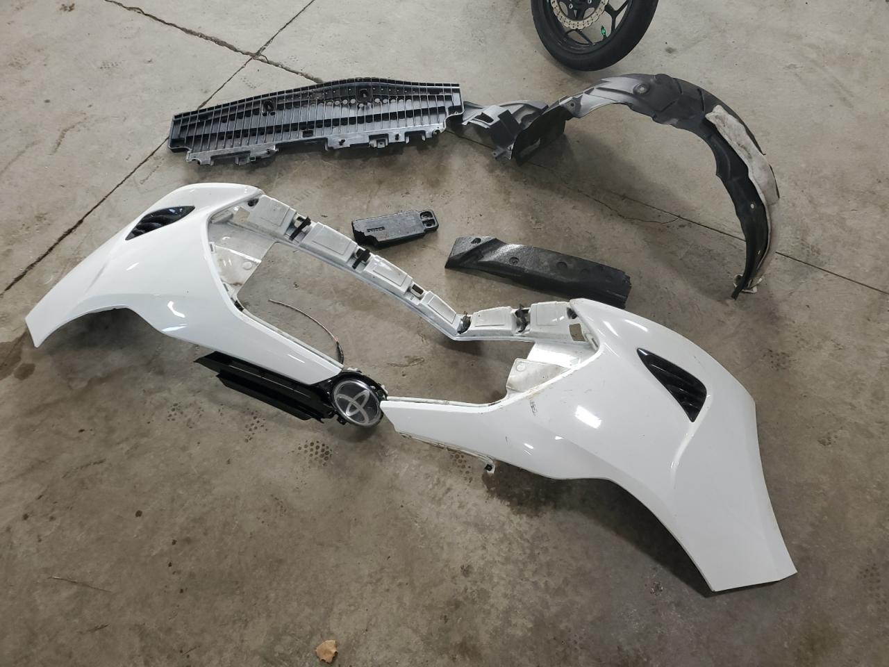 2018 Toyota Corolla L VIN: 2T1BURHE2JC103235 Lot: 84211615