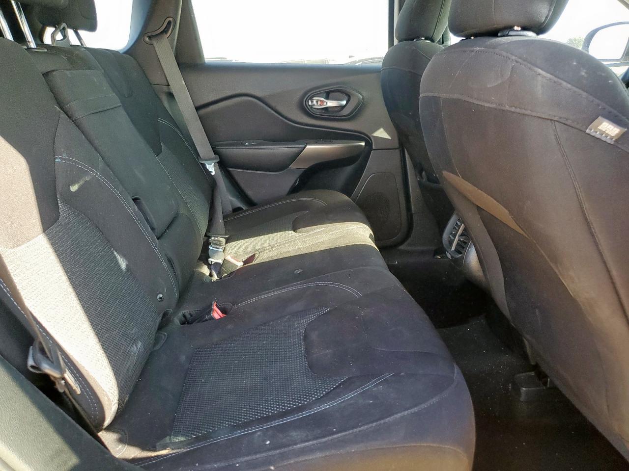 2019 Jeep Cherokee Latitude VIN: 1C4PJLCB8KD284659 Lot: 81834585