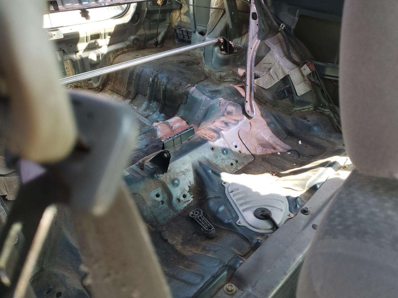 1998 Honda Civic Dx VIN: 1HGEJ6122WL050705 Lot: 81302345