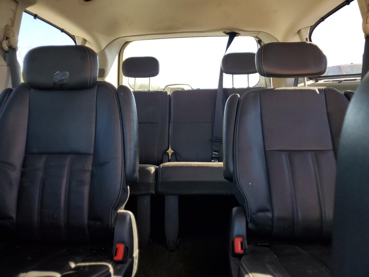 2010 Chrysler Town & Country Touring Plus VIN: 2A4RR8D13AR338489 Lot: 83876465