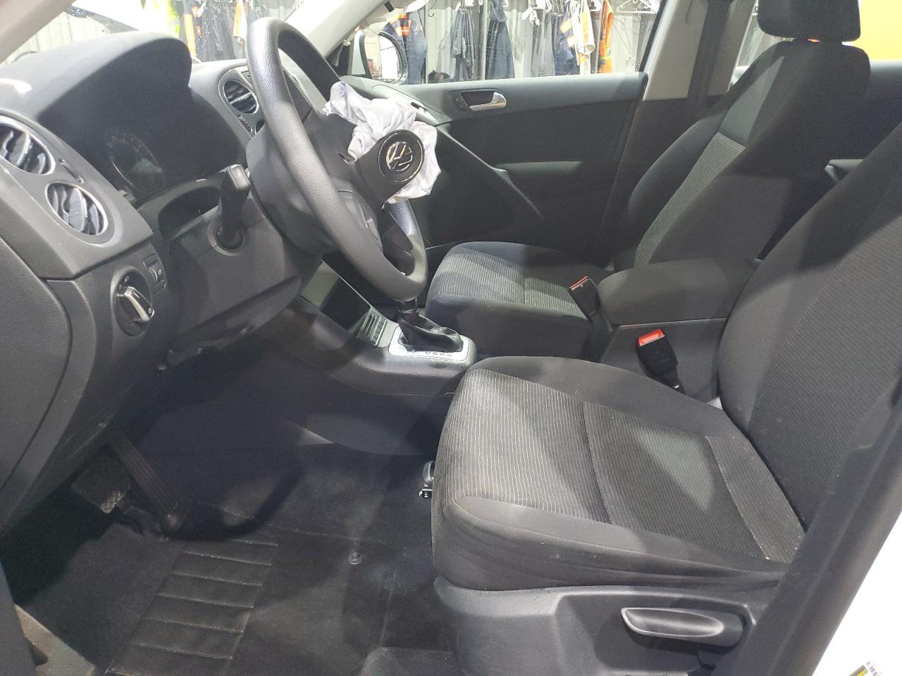 2017 Volkswagen Tiguan S VIN: WVGAV7AX3HK053393 Lot: 81577945