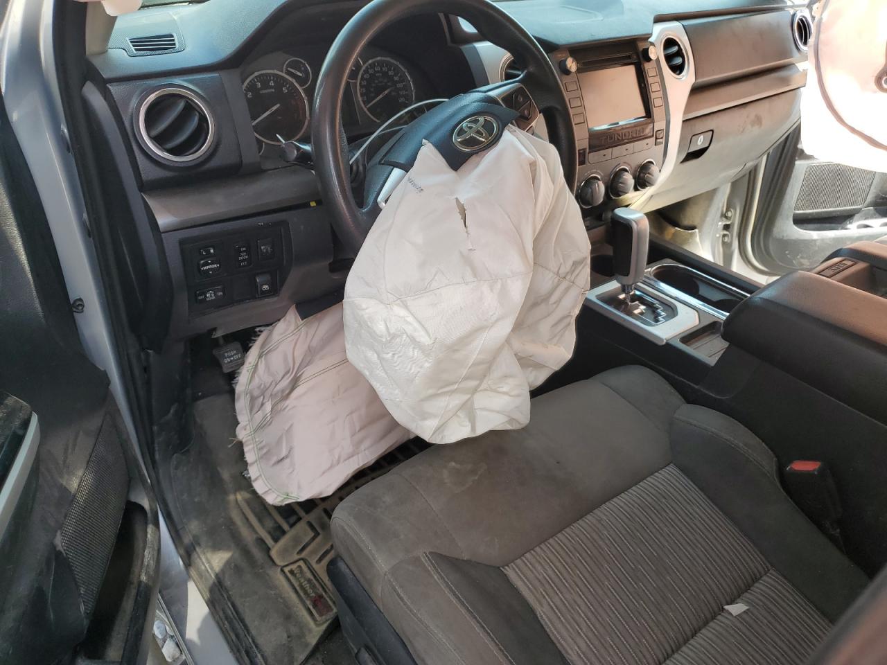 2017 Toyota Tundra Crewmax Sr5 VIN: 5TFDW5F15HX590258 Lot: 71951425