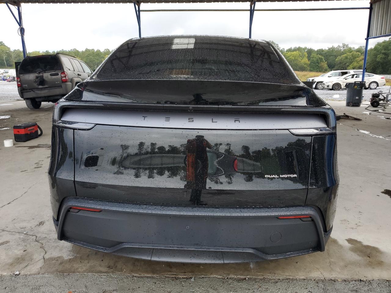 2026 Tesla Model Y VIN: 7SAYGDEE1TA411861 Lot: 84166285