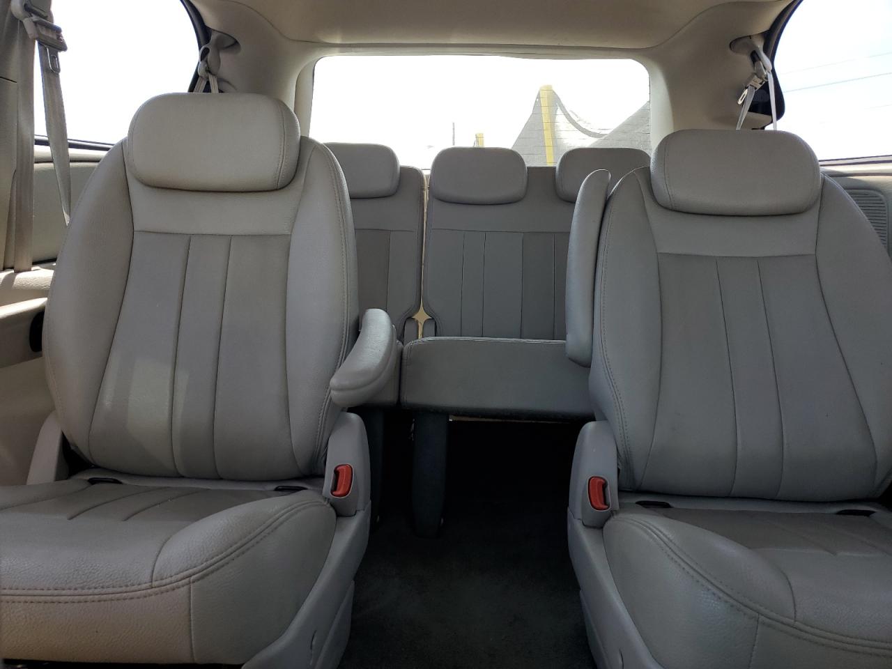 2005 Chrysler Town & Country Touring VIN: 2C4GP54L65R472969 Lot: 81540375