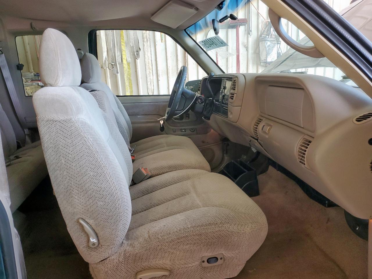 1997 Chevrolet Gmt-400 C1500 VIN: 2GCEC19R8V1255785 Lot: 81184405