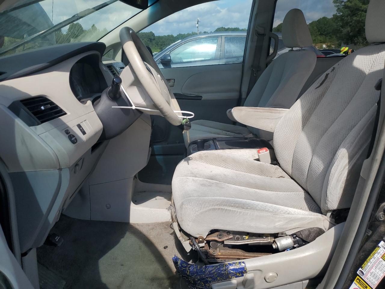 2011 Toyota Sienna Le VIN: 5TDKK3DC8BS069589 Lot: 83804975