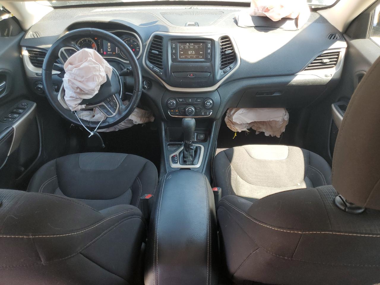 2017 Jeep Cherokee Latitude VIN: 1C4PJLCB0HW640793 Lot: 81141045