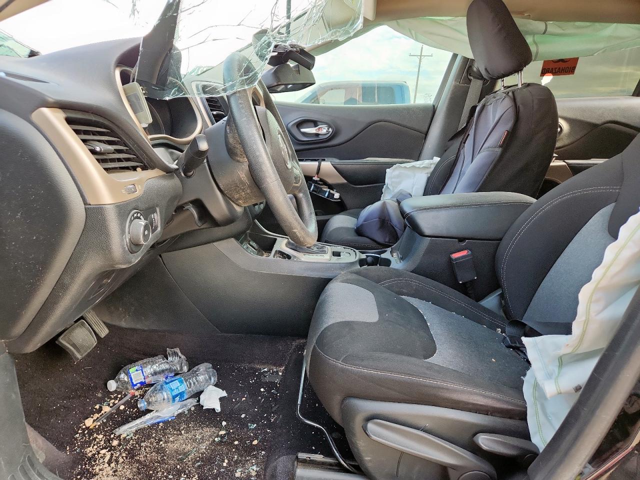 2018 Jeep Cherokee Latitude VIN: 1C4PJLCB2JD559070 Lot: 81608165