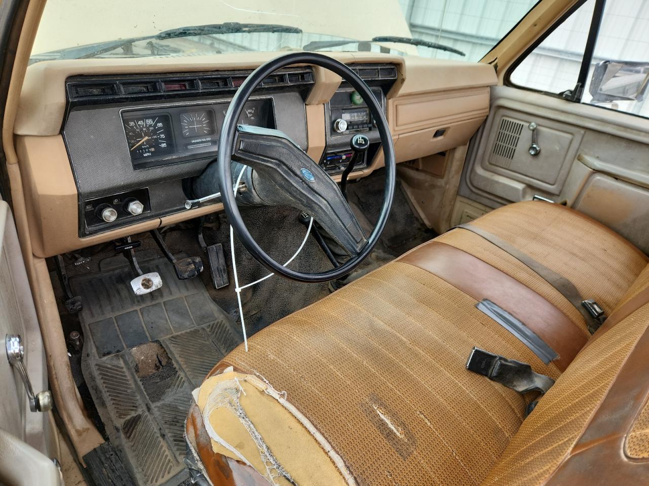 1984 Ford F150 VIN: 1FTEF14Y8EPB05989 Lot: 80450295