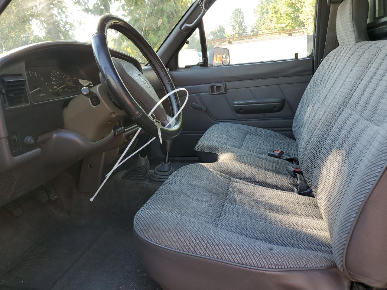 1992 Toyota Pickup 1/2 Ton Short Wheelbase Dlx VIN: JT4RN01P6N0036982 Lot: 83787765