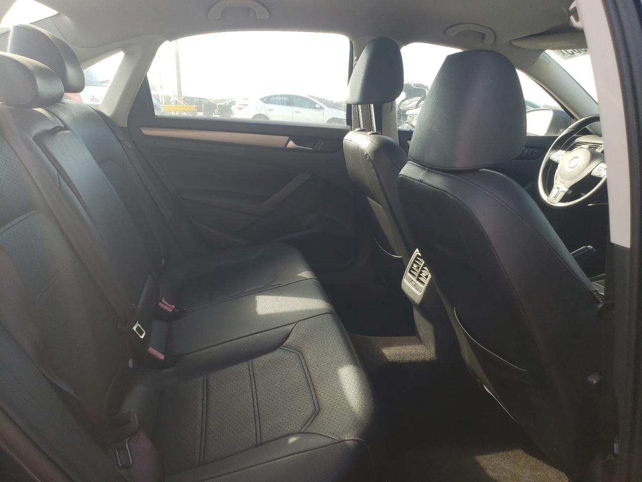 2015 Volkswagen Passat Se VIN: 1VWBT7A32FC043096 Lot: 81878305