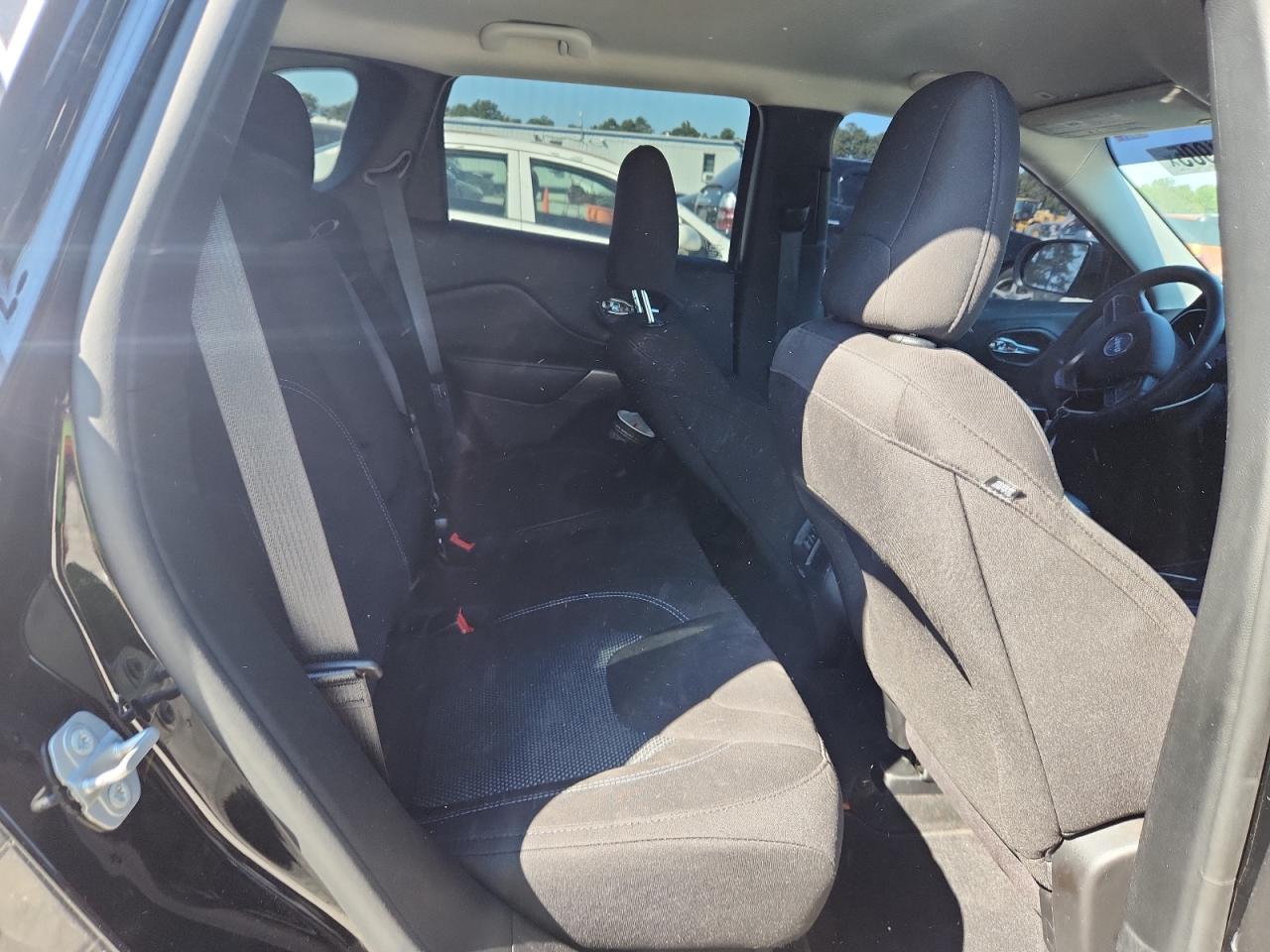 2019 Jeep Cherokee Latitude VIN: 1C4PJLCB9KD484949 Lot: 72094905