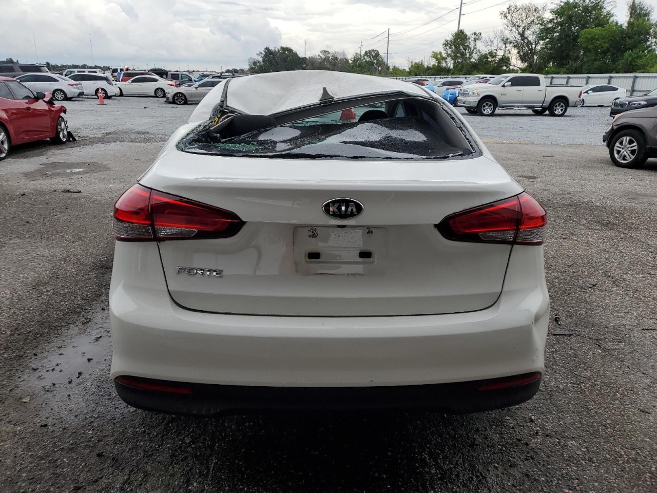 2018 Kia Forte Lx VIN: 3KPFK4A75JE268140 Lot: 72039925