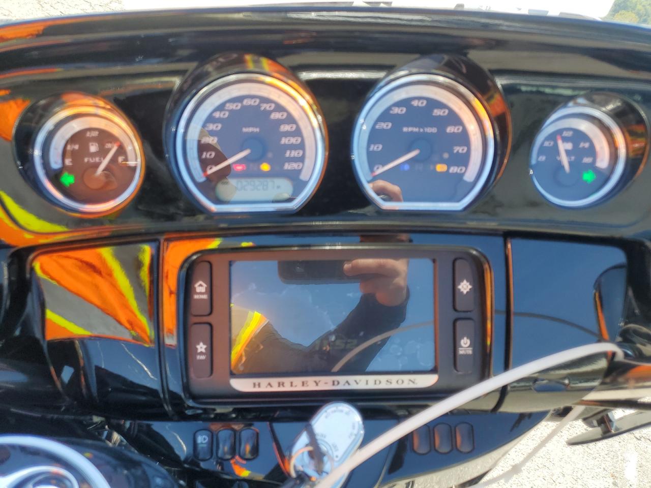 2017 Harley-Davidson Flhtk Ultra Limited VIN: 1HD1KED19HB688643 Lot: 71993755