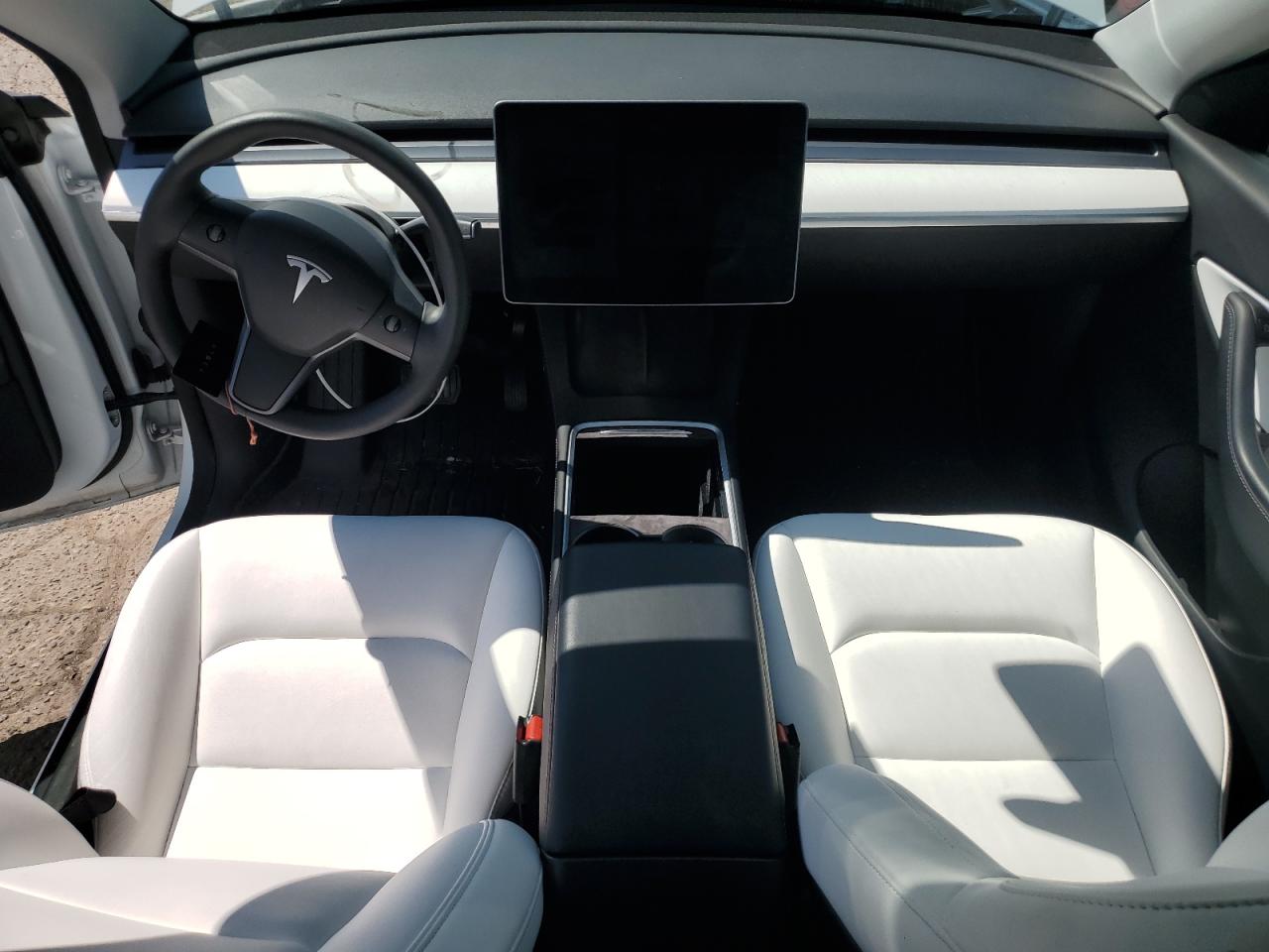 2022 Tesla Model Y VIN: 7SAYGDEE5NF374402 Lot: 71036825