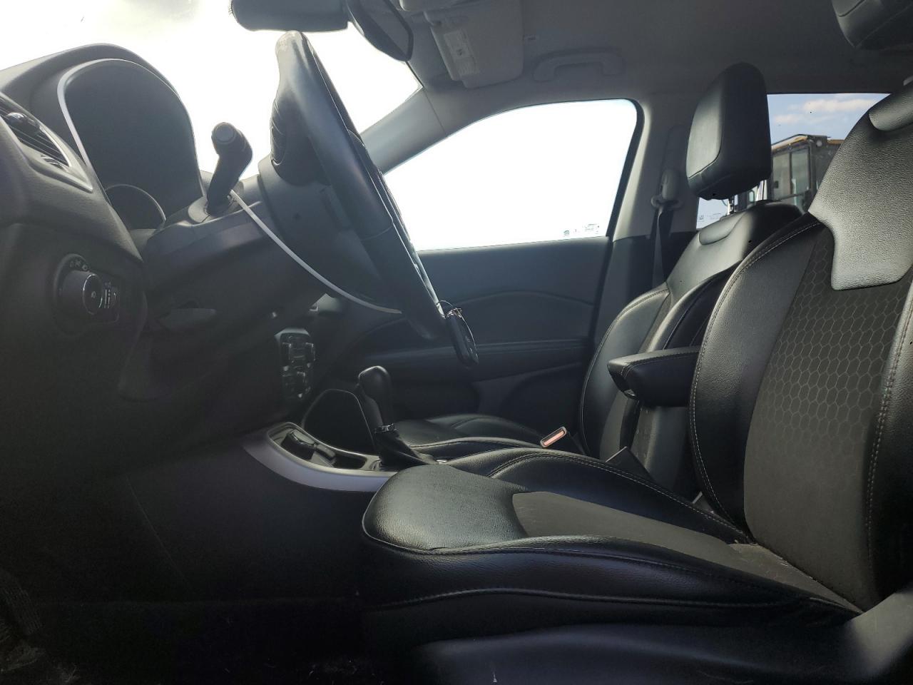 2018 Jeep Compass Latitude VIN: 3C4NJDBB0JT374735 Lot: 82146085