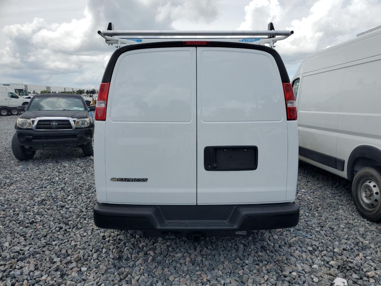 2025 Chevrolet Express G2500 VIN: 1GCWGBF74S1149045 Lot: 71021035