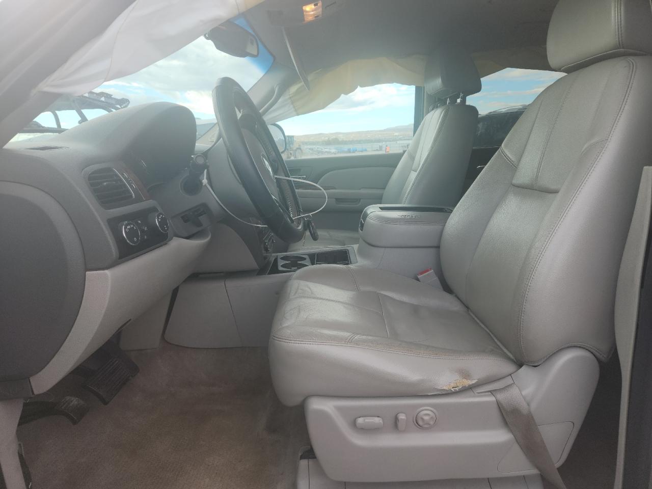 2007 Chevrolet Suburban K1500 VIN: 1GNFK163X7J262843 Lot: 84263975