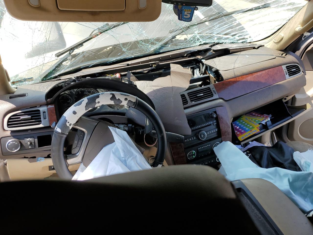 2011 Chevrolet Tahoe C1500 Lt VIN: 1GNSCBE02BR200999 Lot: 81043835