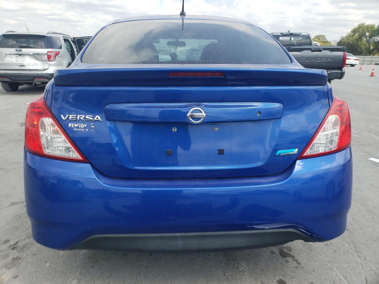 2015 Nissan Versa S VIN: 3N1CN7AP2FL843697 Lot: 71042495