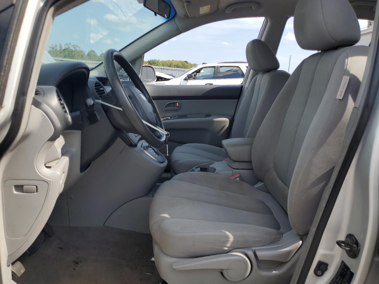 2007 Kia Rondo Lx VIN: KNAFG526877047344 Lot: 81711035