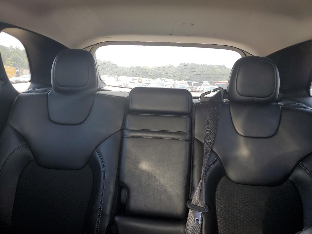 2019 Jeep Cherokee Latitude Plus VIN: 1C4PJLLB2KD332138 Lot: 71447065