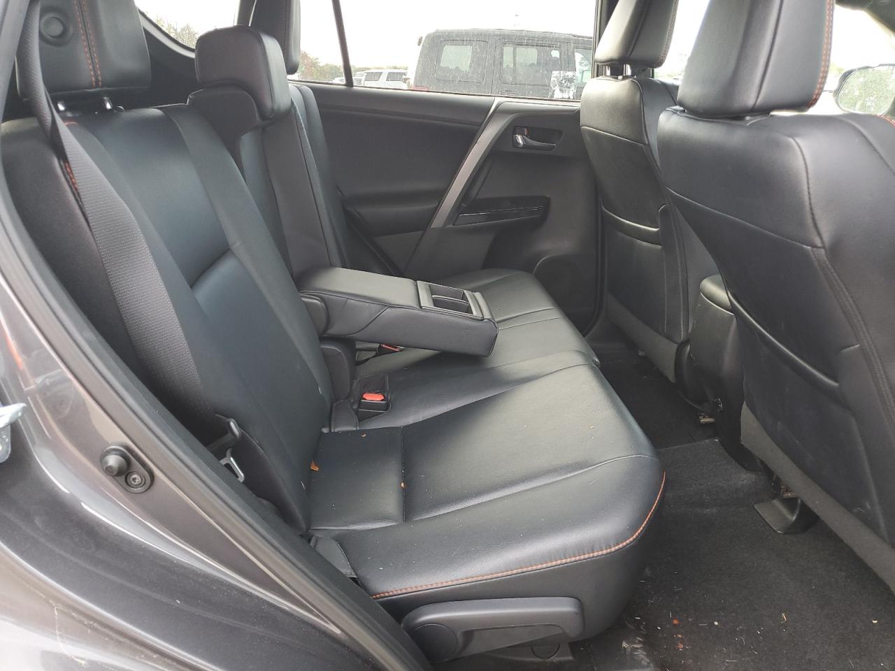 2017 Toyota Rav4 Se VIN: 2T3JFREV0HW584922 Lot: 81869905