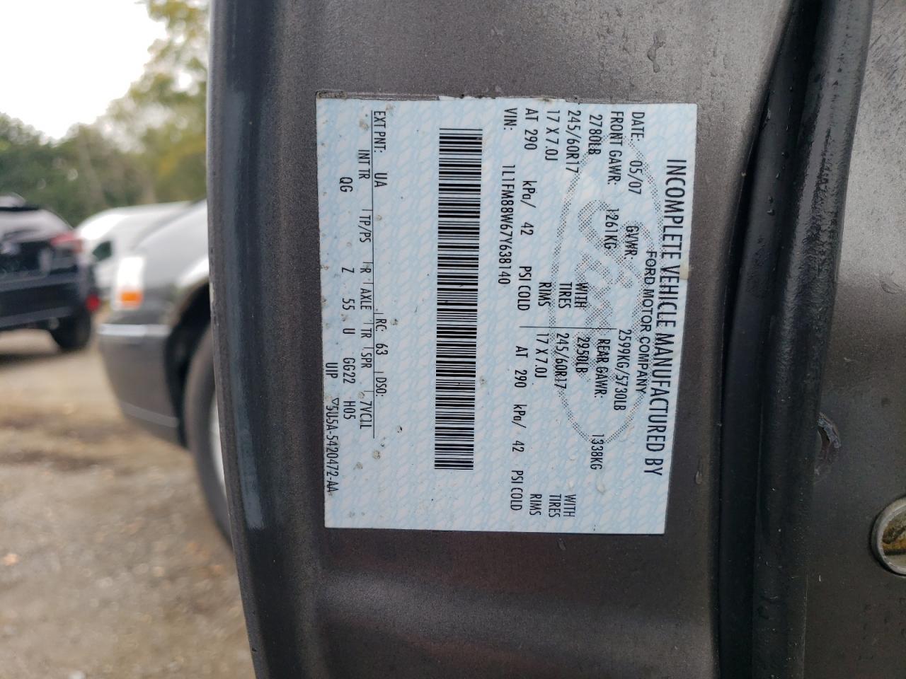 2007 Lincoln Town Car Executive VIN: 1L1FM88W67Y638140 Lot: 84211195