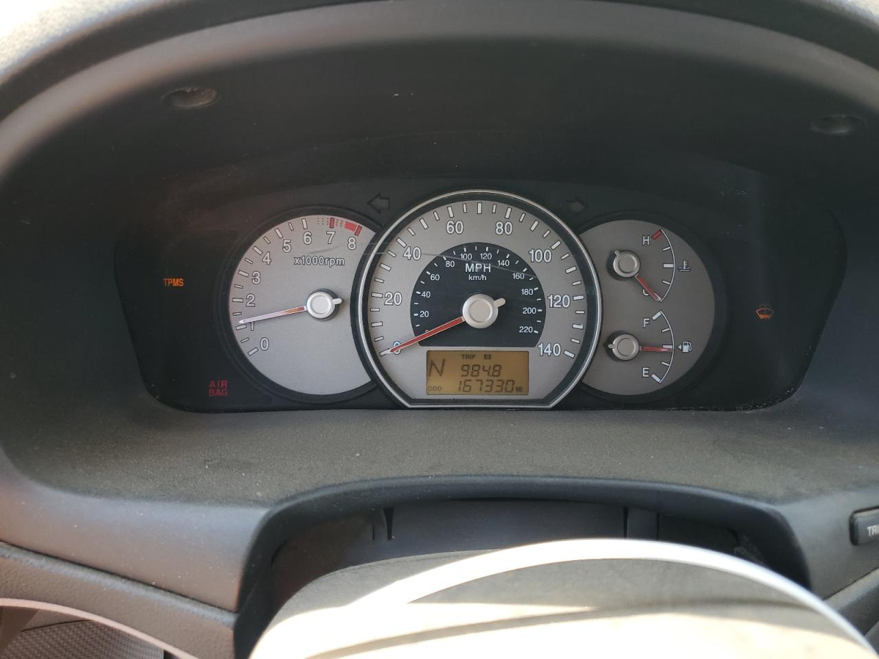 2007 Kia Rondo Base VIN: KNAFG525X77121936 Lot: 71468555