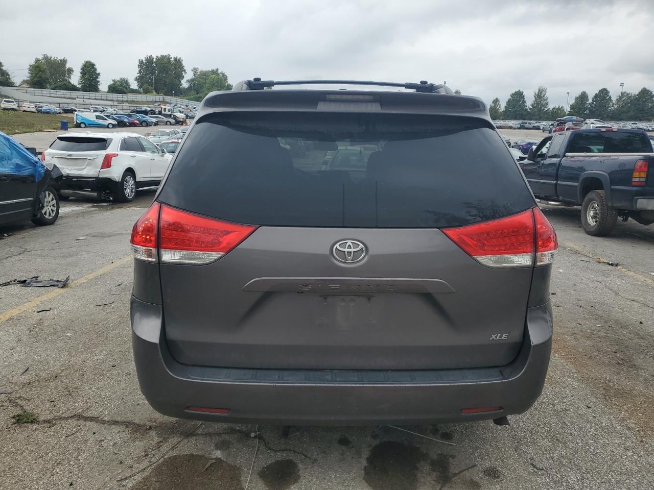 2011 Toyota Sienna Xle VIN: 5TDYK3DC3BS148985 Lot: 83823045