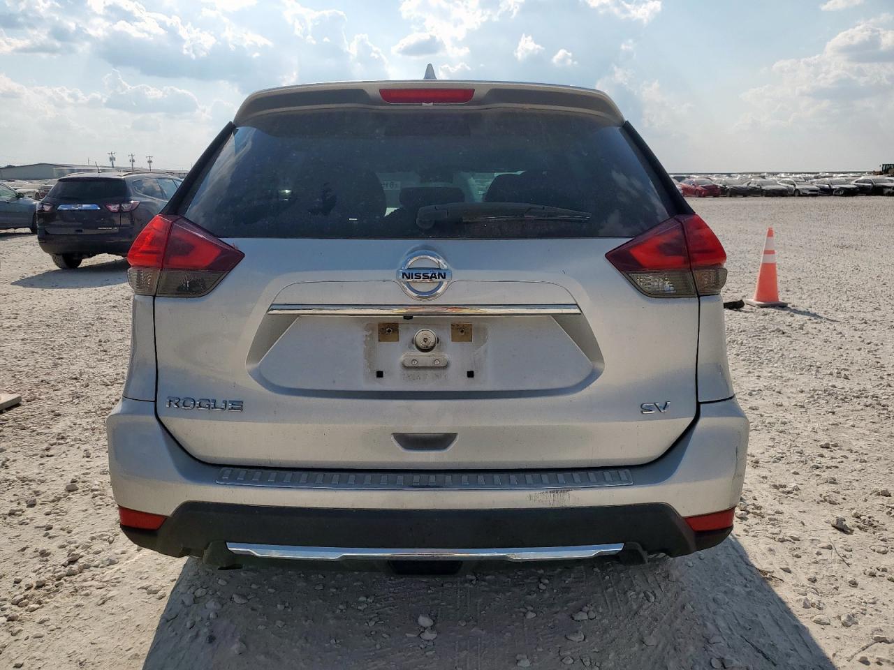 2017 Nissan Rogue S VIN: KNMAT2MT2HP578471 Lot: 81517875