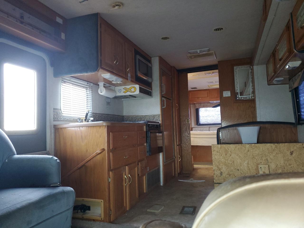 2001 Ford Econoline E450 Super Duty Cutaway Van VIN: 1FDXE45S01HA23858 Lot: 81027985