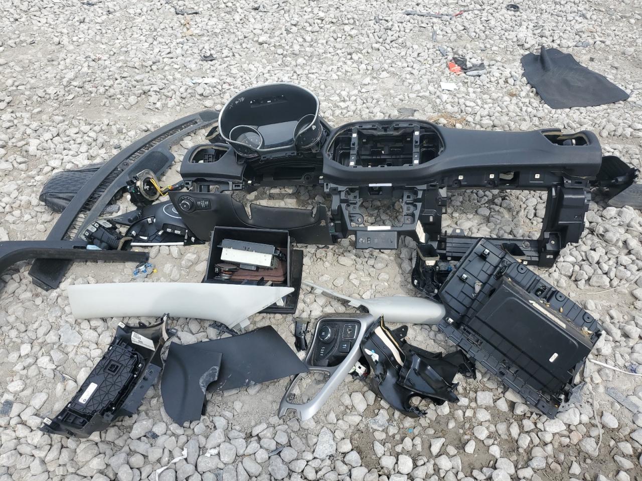 2018 Jeep Compass Latitude VIN: 3C4NJDBB8JT331874 Lot: 81661685